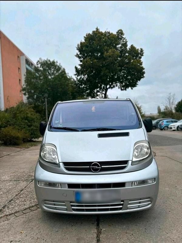 Usata Opel Vivaro 2006 Argento Monovolume