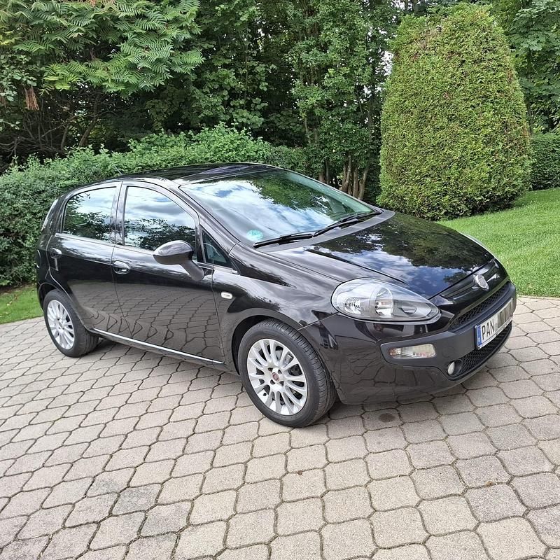 Schwarz Gebraucht 2010 Fiat Punto Kleinwagen | 3.600 € (Fairer Preis) - Bild 1/4