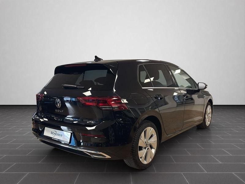 Gebraucht VW Golf VIII Style 150 PS (110 kW) 2023 Deep black perleffekt (metallic) Limousine