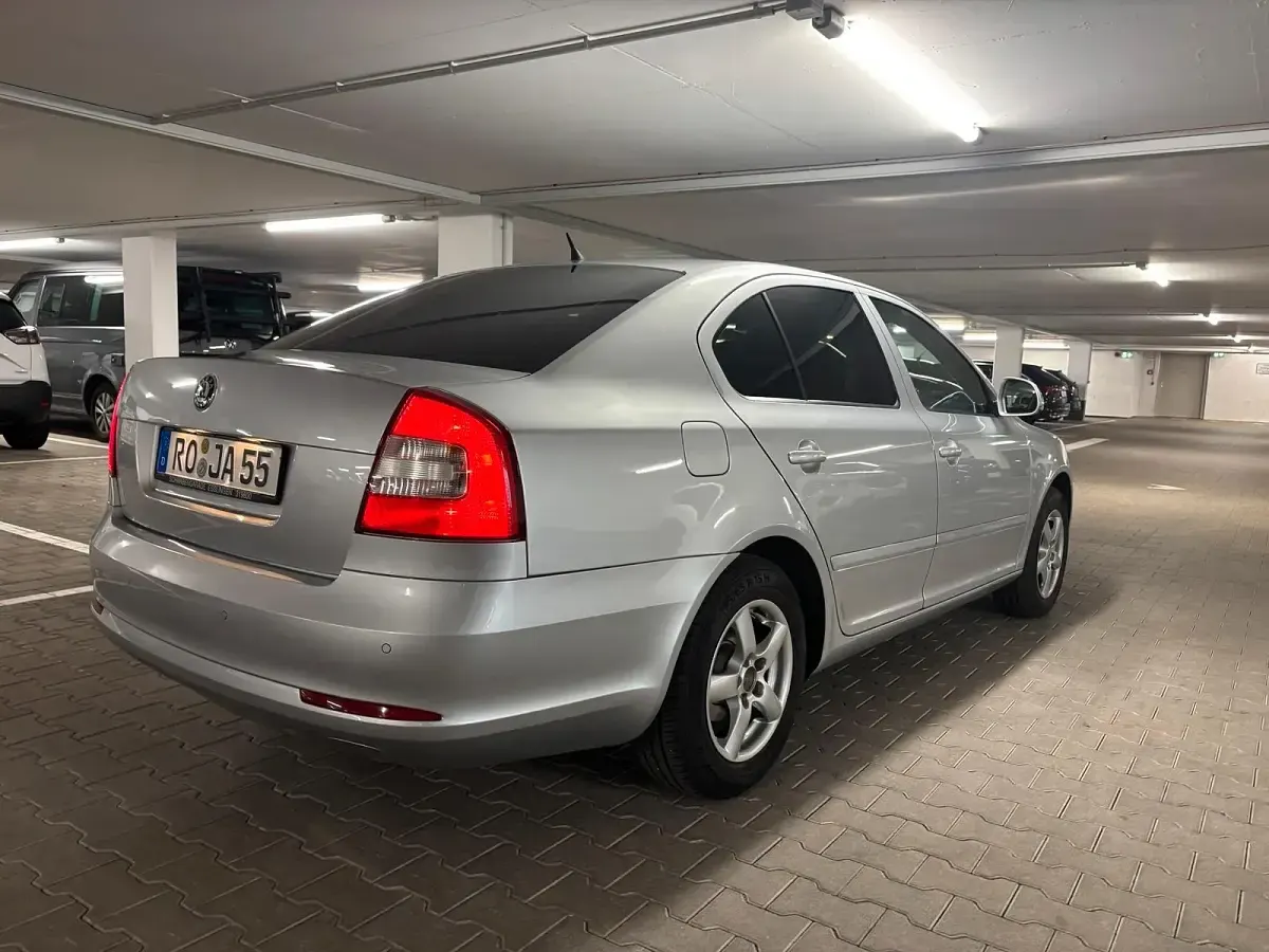 Gebraucht Skoda Octavia 106 PS (77 kW) 2011 Silber Limousine
