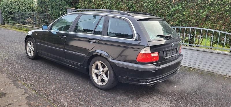 Schwarz Gebraucht 2003 BMW 320 Kombi | 3.500 € (Fairer Preis) - Bild 1/4