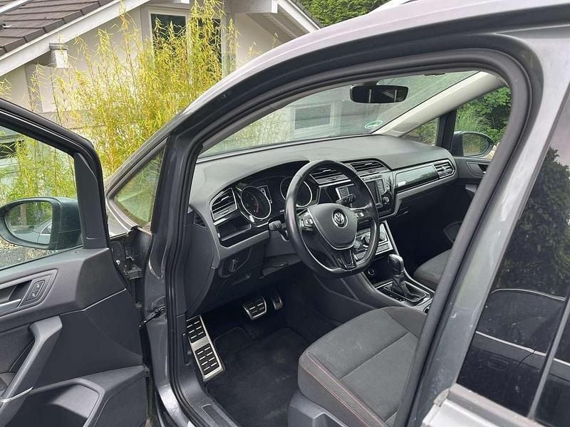 Gebraucht VW Touran Sound 150 PS (110 kW) 2017 Indiumgrau metallic Van / Kleinbus