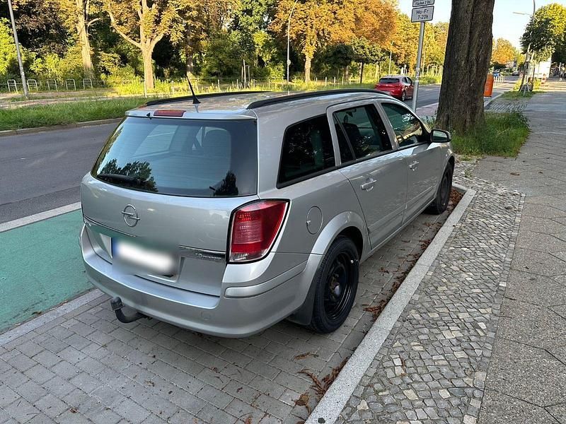 Gebraucht Opel Astra 105 PS (77 kW) 2005 Silber Kombi