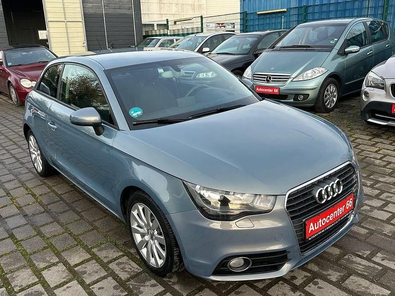 Gebraucht Audi A1 Attraction 105 PS (77 kW) 2011 Blau Kleinwagen
