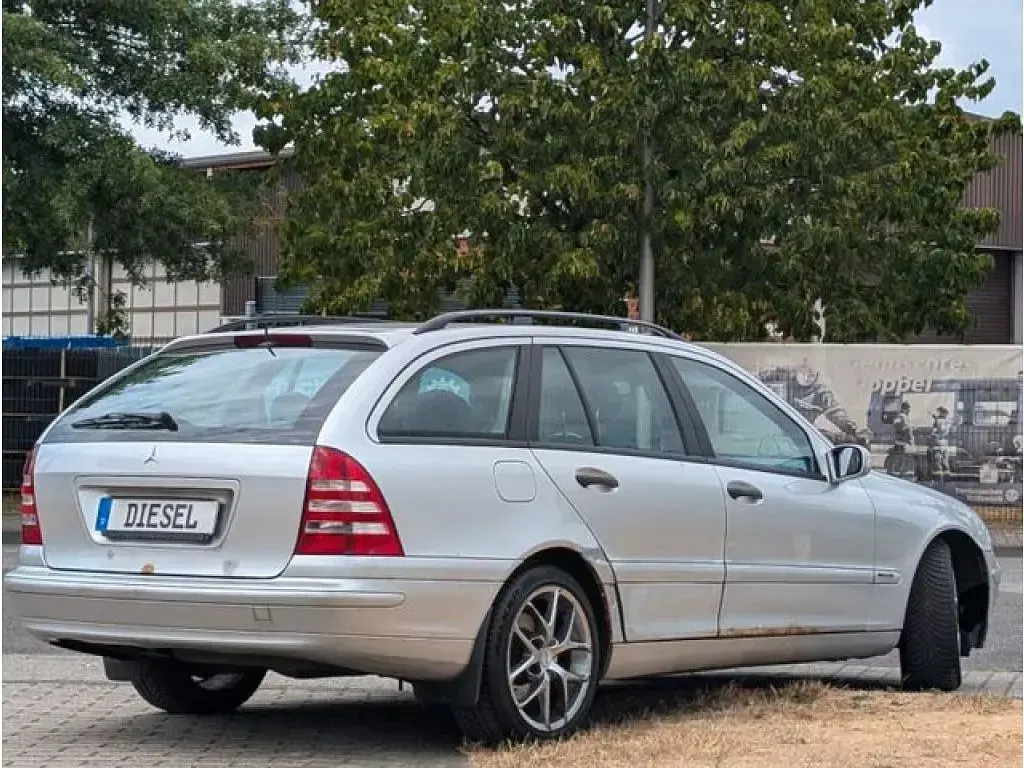 Gebraucht Mercedes C220 143 PS (105 kW) 2001 Grau (metallic) Kombi