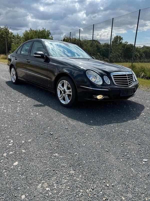 Schwarz Gebraucht 2007 Mercedes E280 Avantgarde Limousine | 3.600 € (Guter Preis) - Bild 1/4