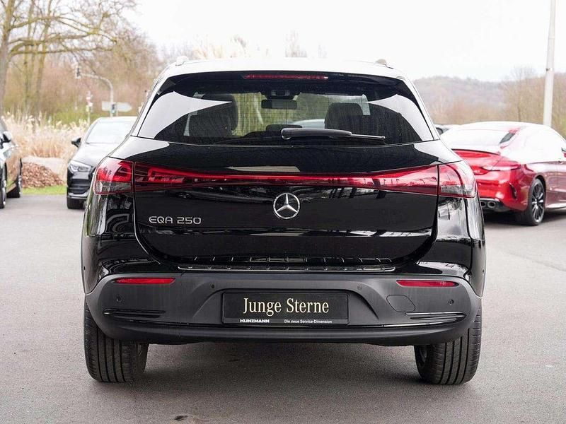 Gebraucht Mercedes EQA250 Progressive 139 kW (190 PS) 2022 Nachtschwarz SUV