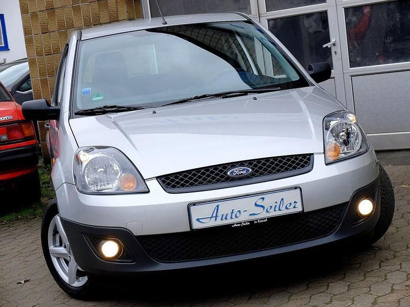 Gebraucht Ford Fiesta Ambiente 80 PS (58 kW) 2006 Silber Kleinwagen