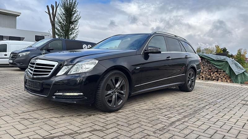 Schwarz Gebraucht 2010 Mercedes E220 Avantgarde Kombi | 7.950 € (Superpreis) - Bild 1/4