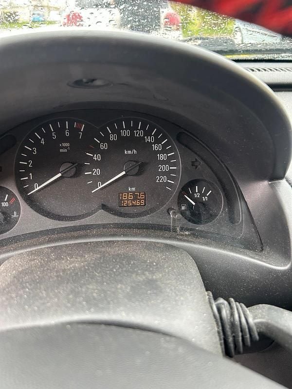 Usata Opel Corsa 75 CV (55 kW) 2004 Utilitaria