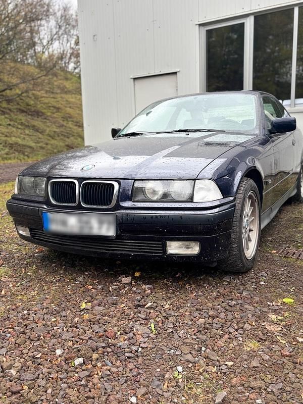 Violet Gebraucht 1994 BMW 316 Coupé | 3.499 € - Bild 1/4