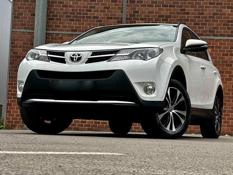 Weiß Gebraucht 2015 Toyota RAV4 Edition SUV | 15.951 € (Fairer Preis) - Bild 1/4