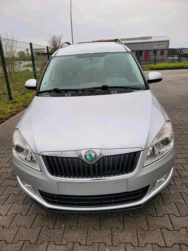 Gebraucht Skoda Roomster 85 PS (62 kW) 2011 Silber Van / Kleinbus
