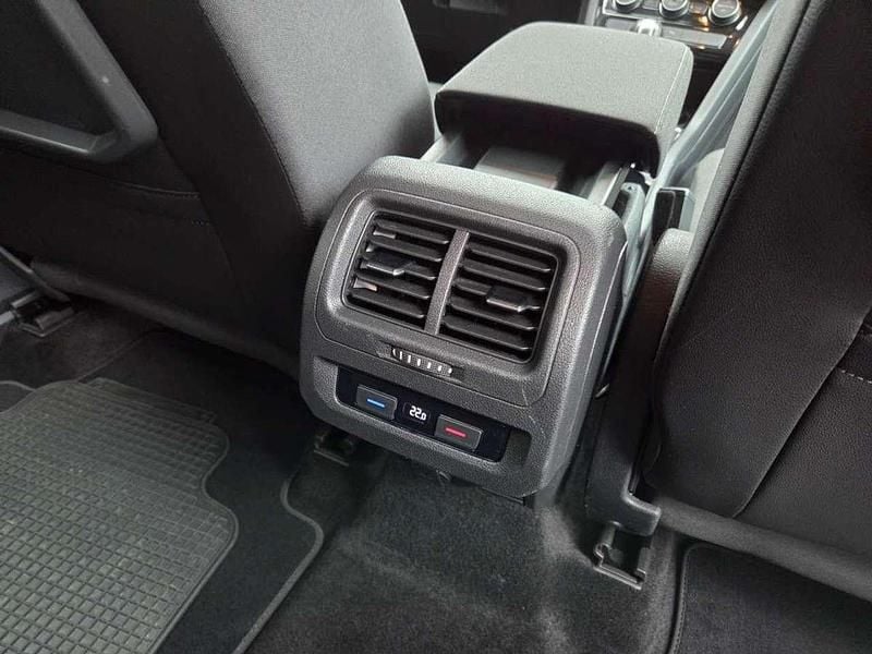 Weiß Gebraucht 2020 VW Touran Comfortline Van / Kleinbus | 22.680 € (Superpreis) - Bild 1/4