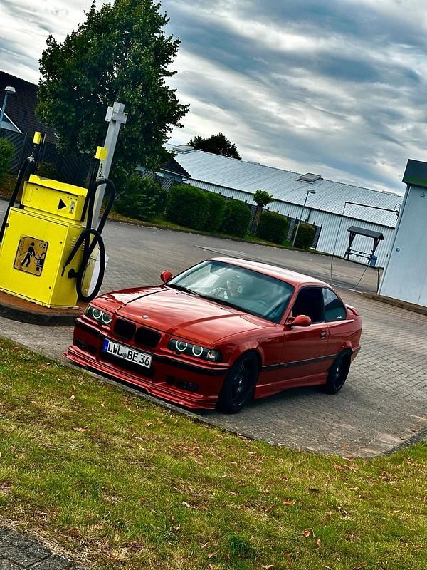 Orange Gebraucht 1992 BMW 325 Basis Coupé | 9.500 € - Bild 1/4