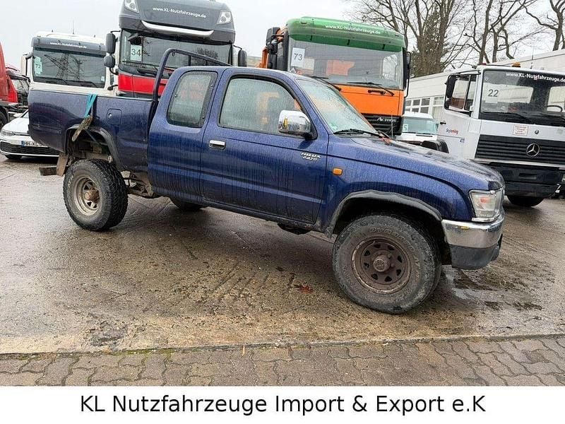 Gebraucht Toyota HiLux 90 PS (66 kW) 1999 Blau Abholung