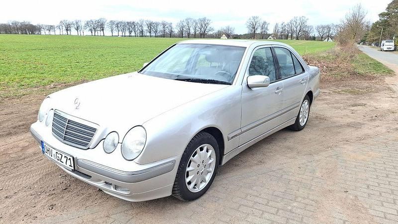 Gebraucht Mercedes E240 Elegance 170 PS (125 kW) 2000 Silber Limousine
