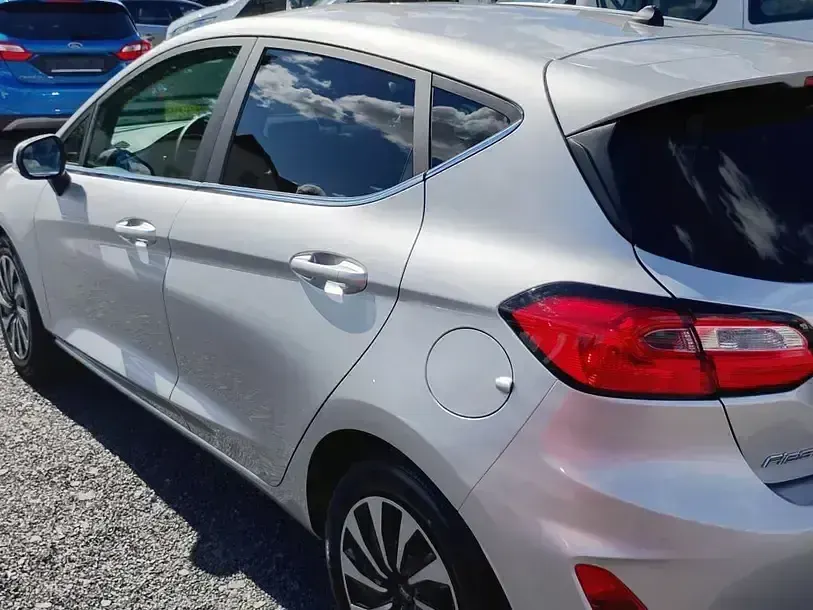 Gebraucht Ford Fiesta Titanium 125 PS (91 kW) 2023 Moondust silber metallic Kleinwagen