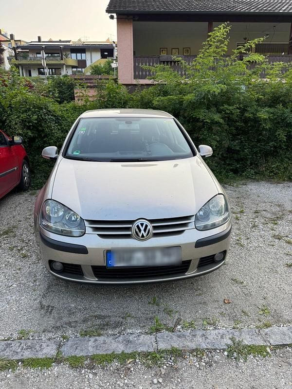 Grau Gebraucht 2004 VW Golf V Kleinwagen | 750 € (Superpreis) - Bild 1/4