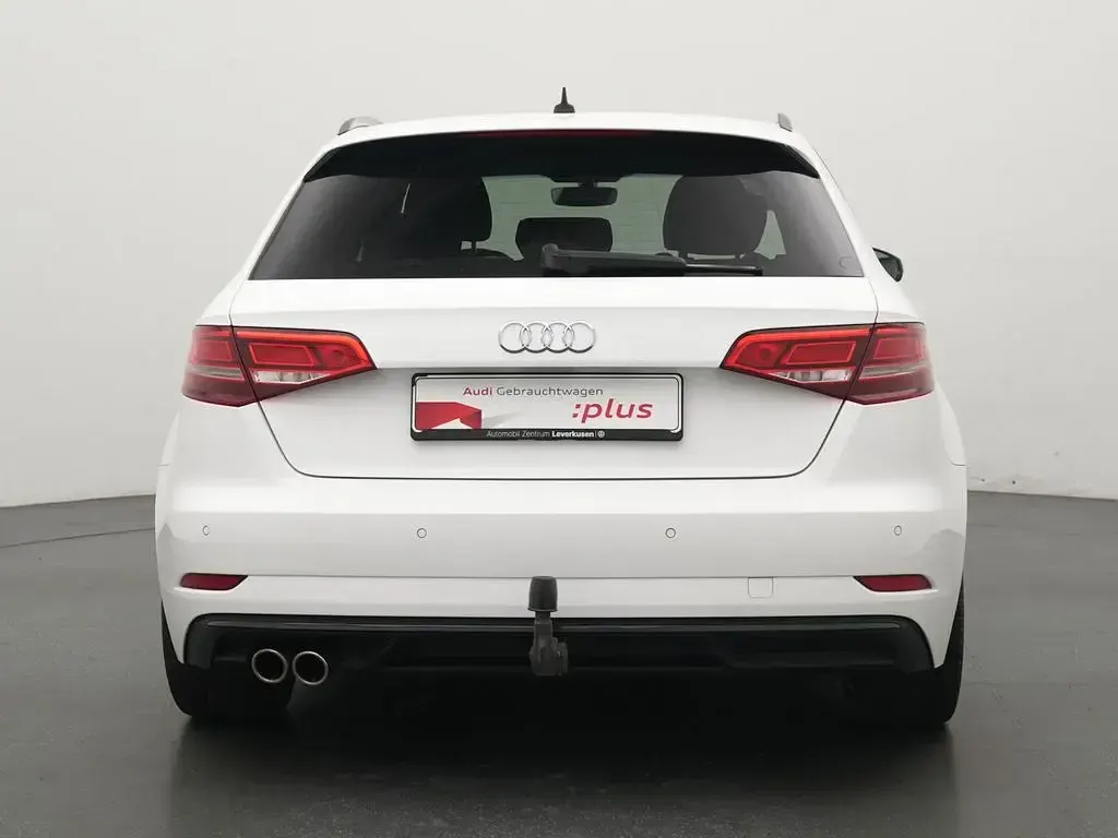 Używany Audi A3 S-Line 150 KM (110 kW) 2019 Biały Sedan/Limuzyna