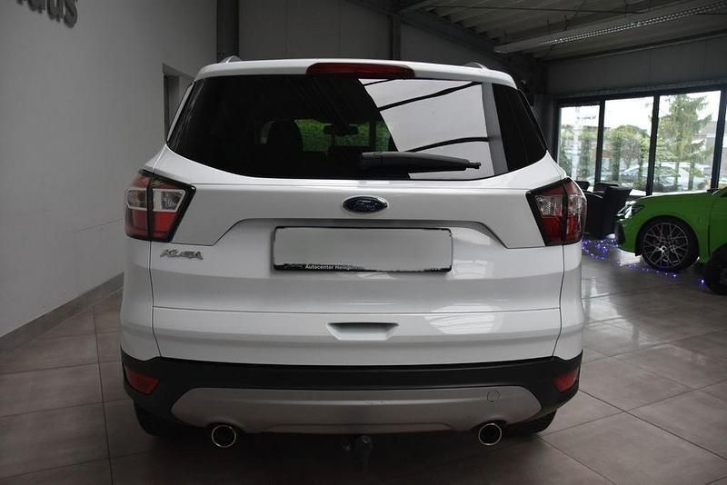 Gebraucht Ford Kuga Titanium 179 PS (131 kW) 2018 Weiß SUV