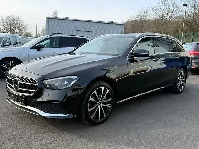 Gebraucht Mercedes E300 306 PS (225 kW) 2022 Obsidianschwarz Kombi