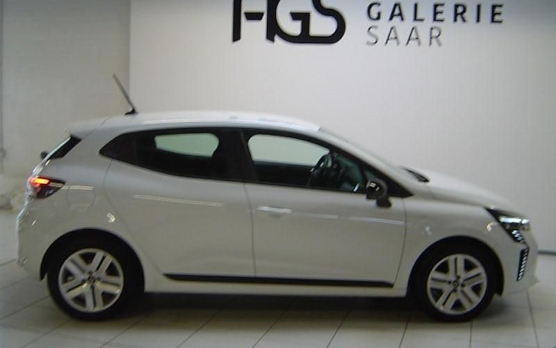 Gebraucht Renault Clio V Evolution 91 PS (66 kW) 2024 Arktisweiß (weiss) Limousine
