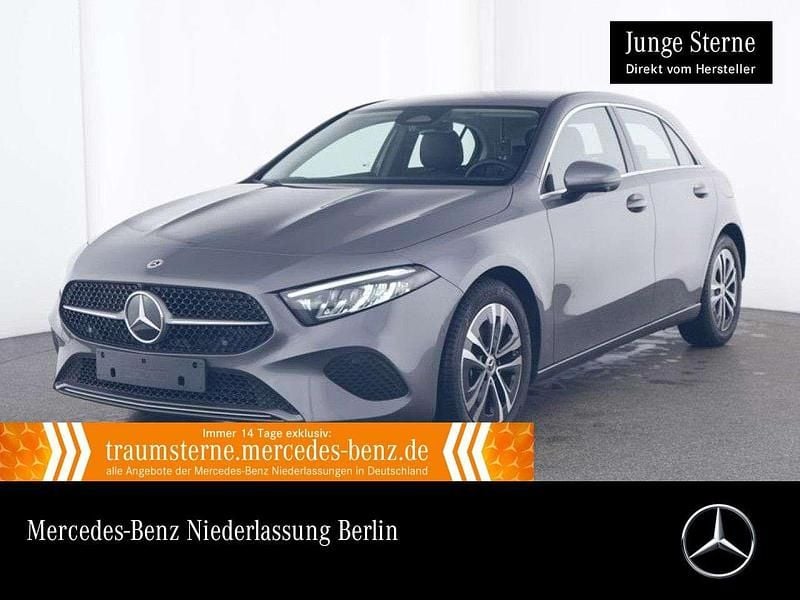 Grau Gebraucht 2024 Mercedes A180 Advanced Limousine | 30.390 € (Etwas zu teuer) - Bild 1/3