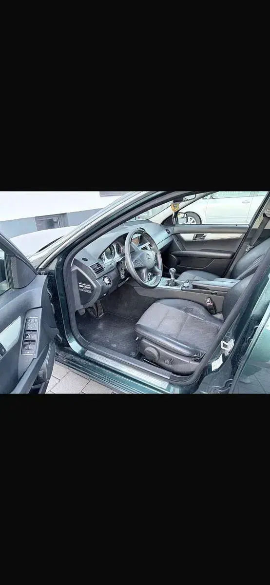 Gebraucht Mercedes C200 Avantgarde 136 PS (100 kW) 2009 Grün Limousine