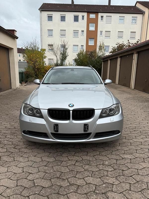Silber Gebraucht 2007 BMW 320 Kombi | 2.900 € (Fairer Preis) - Bild 1/4