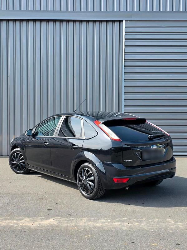Second-hand Ford Focus 101 CP (74 kW) 2008 Negru Hatchback