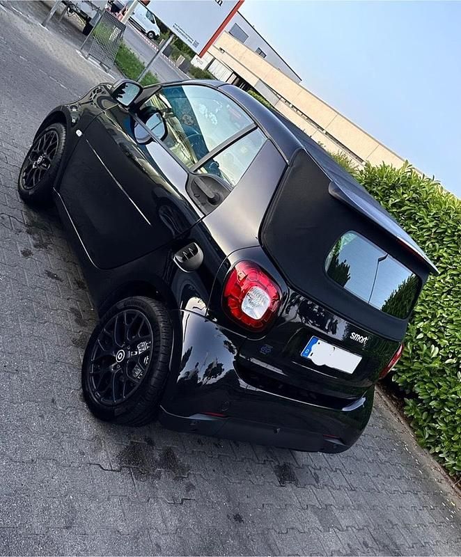 Schwarz Gebraucht 2018 Smart ForTwo Electric Drive Cabrio | 9.500 € (Fairer Preis) - Bild 1/4