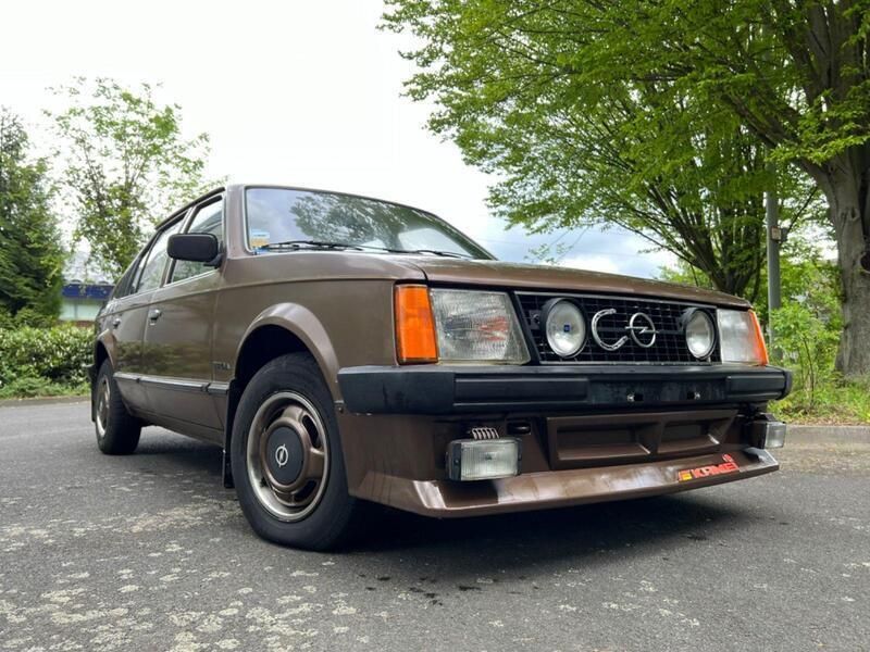 Braun Gebraucht 1981 Opel Kadett Kleinwagen | 2.990 € - Bild 1/4