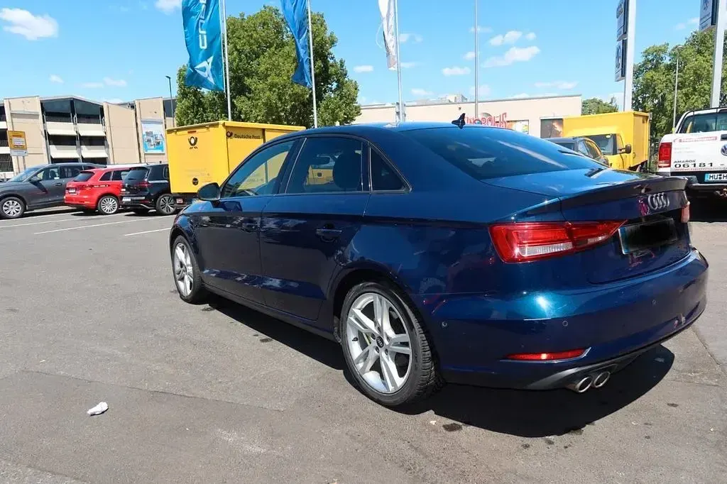 Gebraucht Audi A3 Sport 150 PS (110 kW) 2018 Blau Limousine