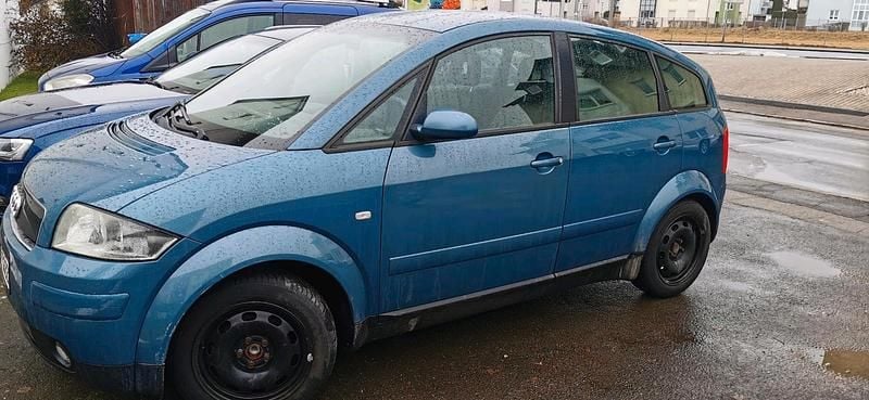 Blau Gebraucht 2001 Audi A2 Kleinwagen | 1.990 € (Etwas zu teuer) - Bild 1/3
