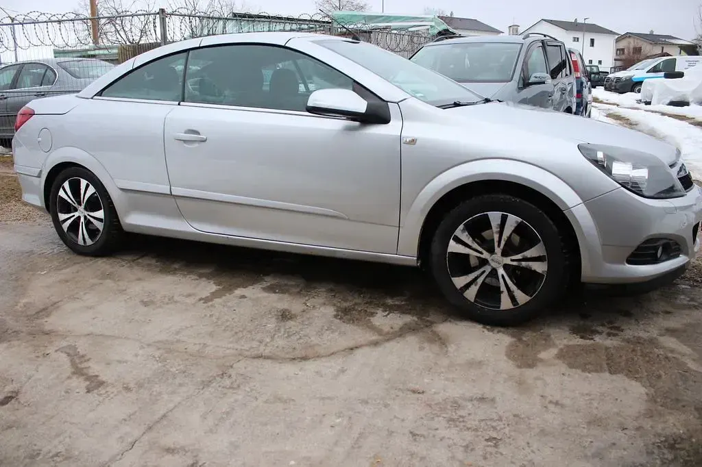 Gebraucht Opel Astra Edition 105 PS (77 kW) 2007 Silber Cabrio