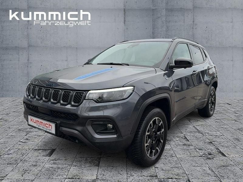 Grau Gebraucht 2022 Jeep Compass Trailhawk SUV | 30.190 € (Teuer) - Bild 1/4