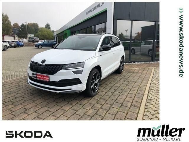 Weiß (moonweiss metallic) Gebraucht 2021 Skoda Karoq SportLine SUV | 29.990 € (Guter Preis) - Bild 1/4