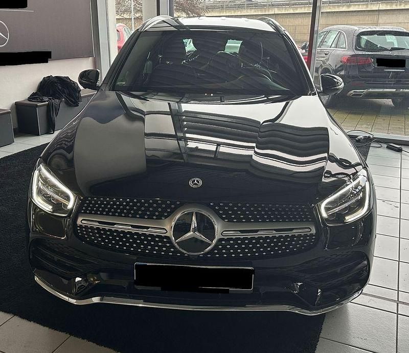 Schwarz Gebraucht 2021 Mercedes GLC300e SUV | 38.100 € (Superpreis) - Bild 1/4