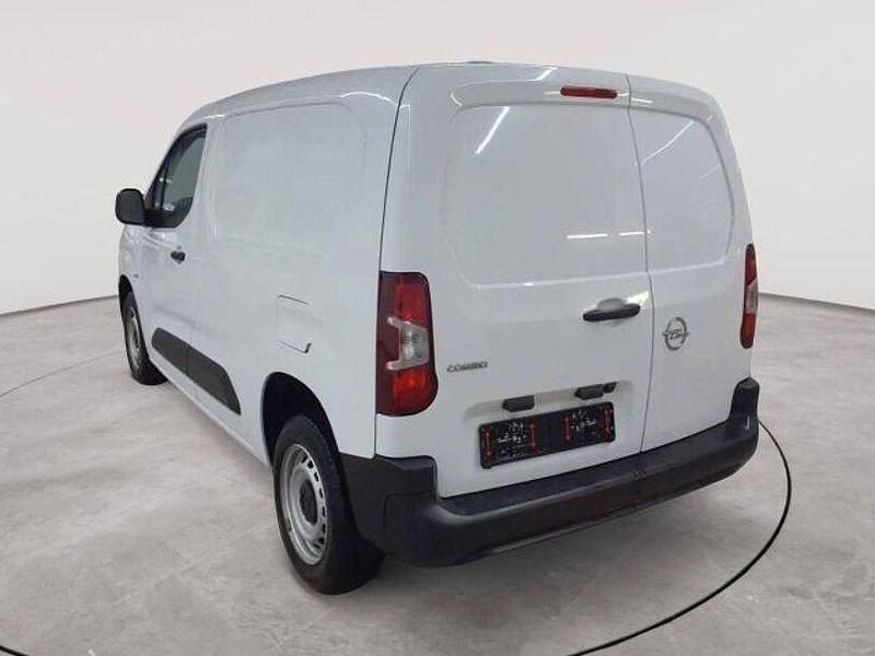 Gebraucht Opel Combo 102 PS (75 kW) 2024 Kaolin weiß Van