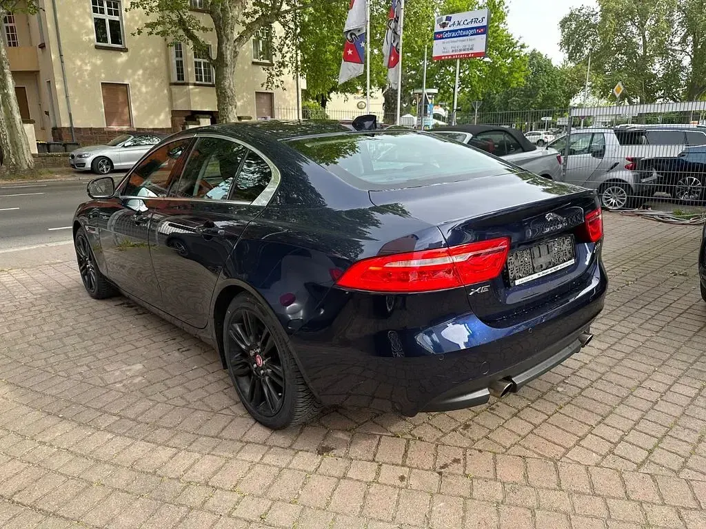 Second-hand Jaguar XE 250 CP (183 kW) 2017 Albastru Berlinǎ