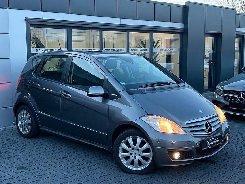 Grau Gebraucht 2010 Mercedes A200 Avantgarde Limousine | 3.890 € (Superpreis) - Bild 1/4