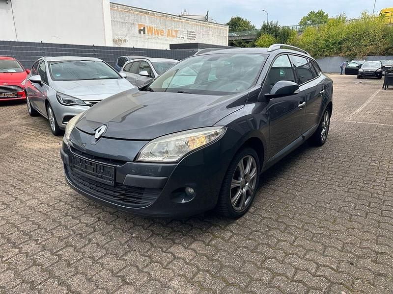 Grau Gebraucht 2010 Renault Mégane III Dynamique Limousine | 3.999 € (Guter Preis) - Bild 1/4