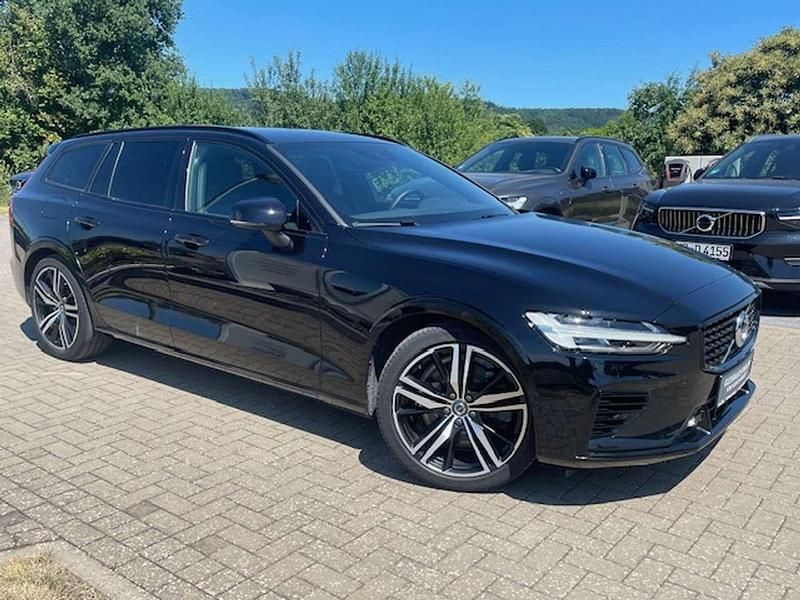 Gebraucht Volvo V60 Plus 310 PS (228 kW) 2022 Onyx black Kombi