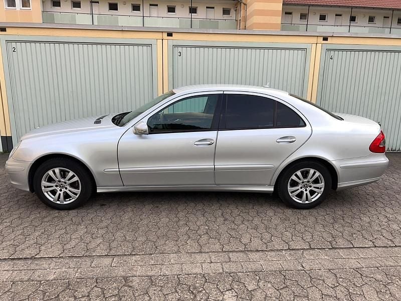 Second-hand Mercedes E200 184 CP (135 kW) 2008 Gri Berlinǎ