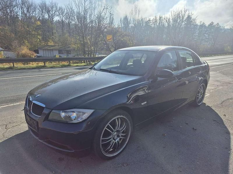 Gebraucht BMW 318 129 PS (94 kW) 2006 Monacoblaumetallic Limousine