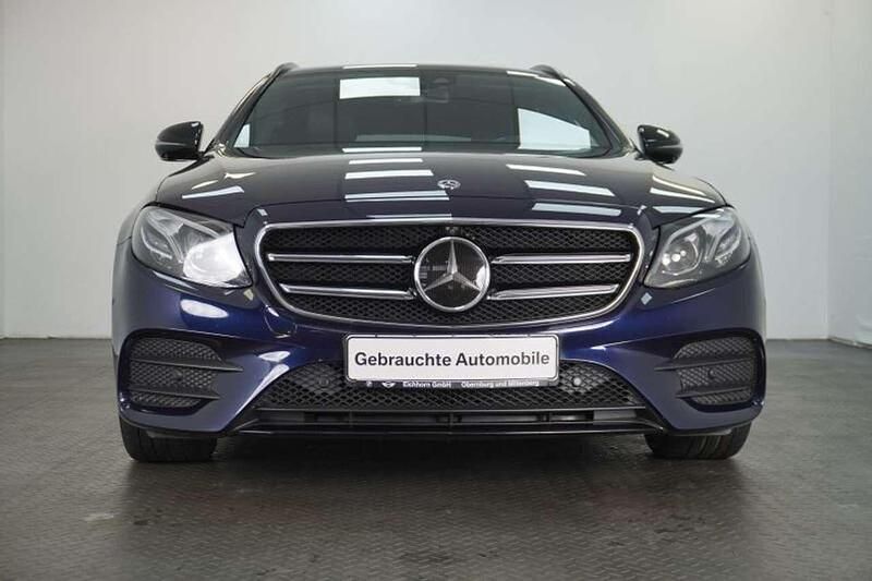 Cavansitblau metallic paint Gebraucht 2020 Mercedes E400 AMG line Kombi | 38.896 € (Fairer Preis) - Bild 1/4