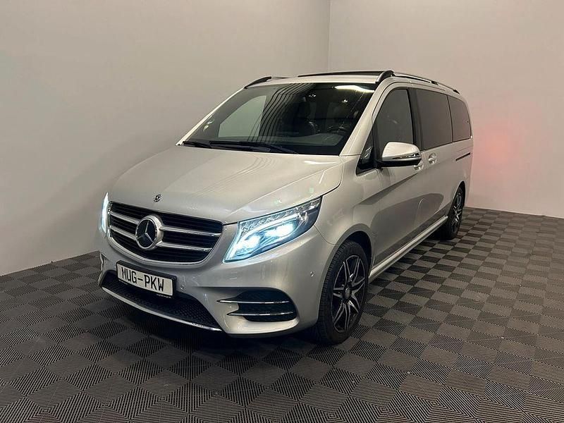 Silber Gebraucht 2017 Mercedes V250 Edition Van / Kleinbus | 39.990 € (Fairer Preis) - Bild 1/4