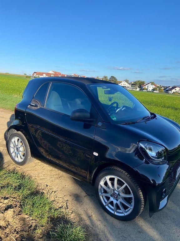 Schwarz Gebraucht 2020 Smart ForTwo Electric Drive Coupé | 10.500 € (Etwas zu teuer) - Bild 1/4