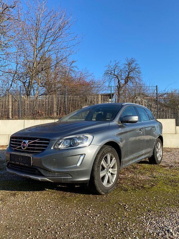 Grau Gebraucht 2017 Volvo XC60 Summum SUV | 14.600 € (Fairer Preis) - Bild 1/4